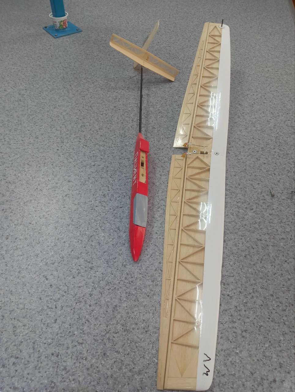 Авиамодель разобранная
